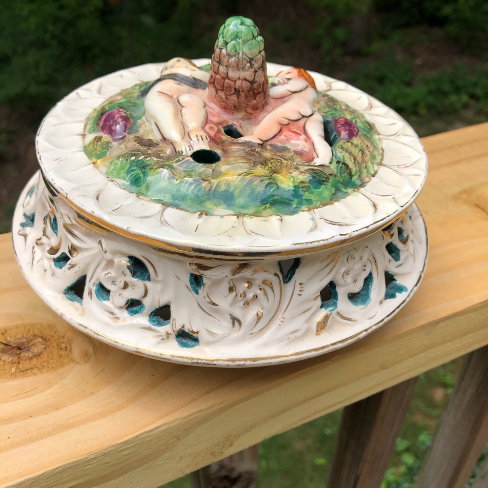 Beautiful Lidded Capodimonte Capocellini DG Lidded Cherub Trinket Box